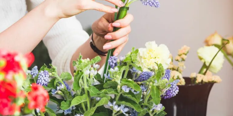Une large sélection de fleurs et de cadeaux disponibles